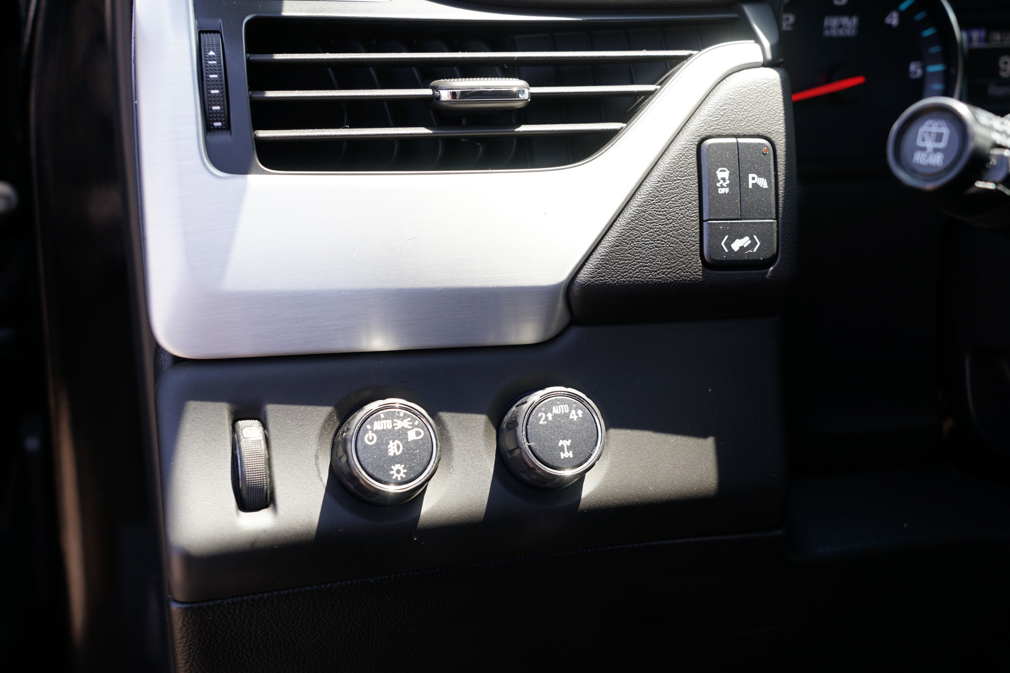 Used 2019 GMC Yukon XL SLE w/ SLE Value Package image 19