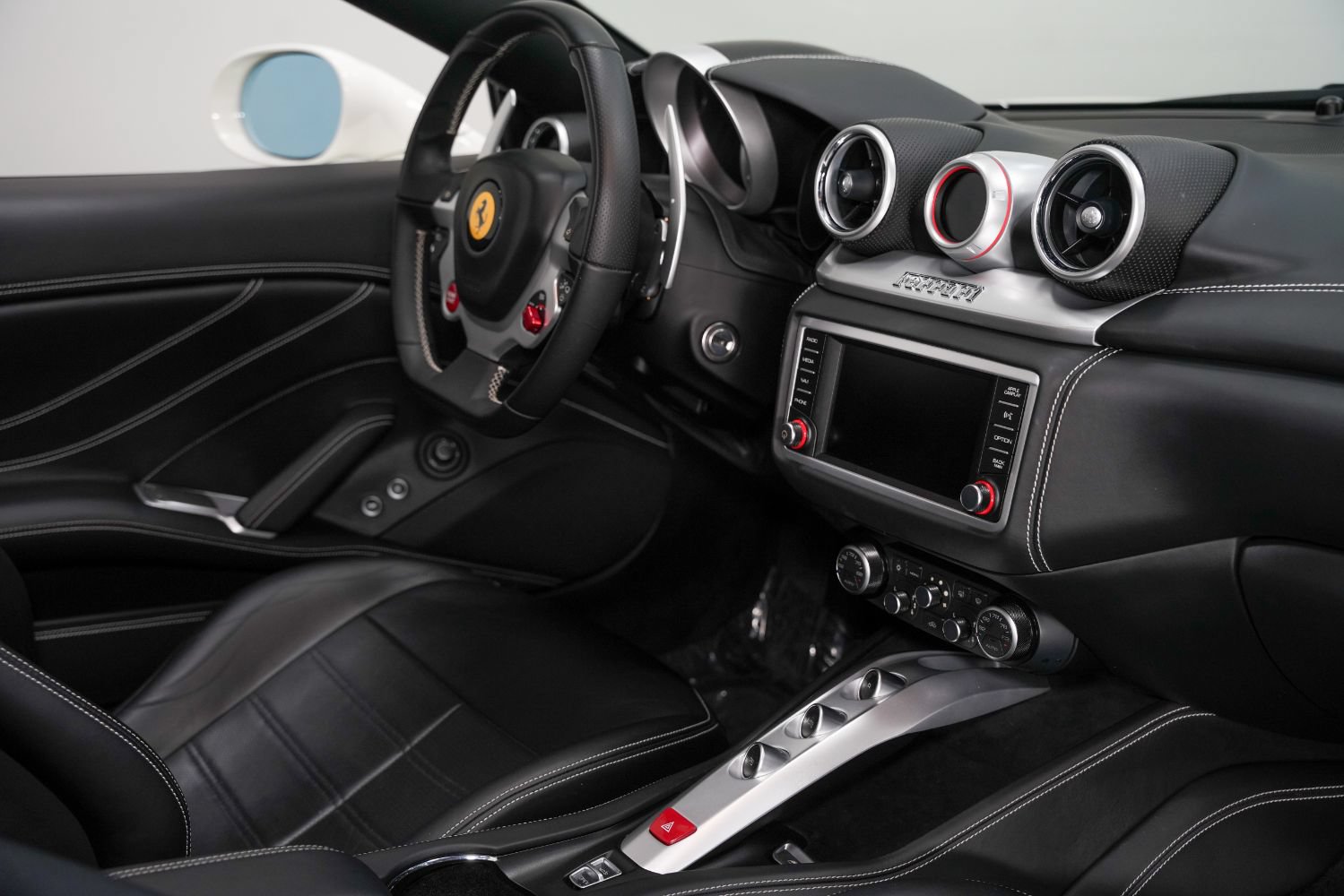 Used 2016 Ferrari California T RWD image 33