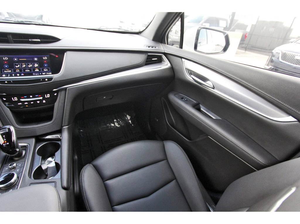 Certified 2025 Cadillac XT5 Luxury image 10