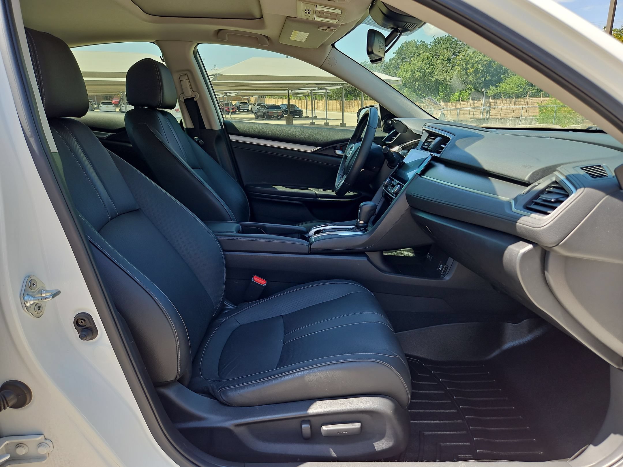Used 2018 Honda Civic Touring image 27