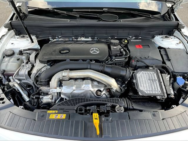 Used 2026 Mercedes-Benz GLB 250 4MATIC image 32