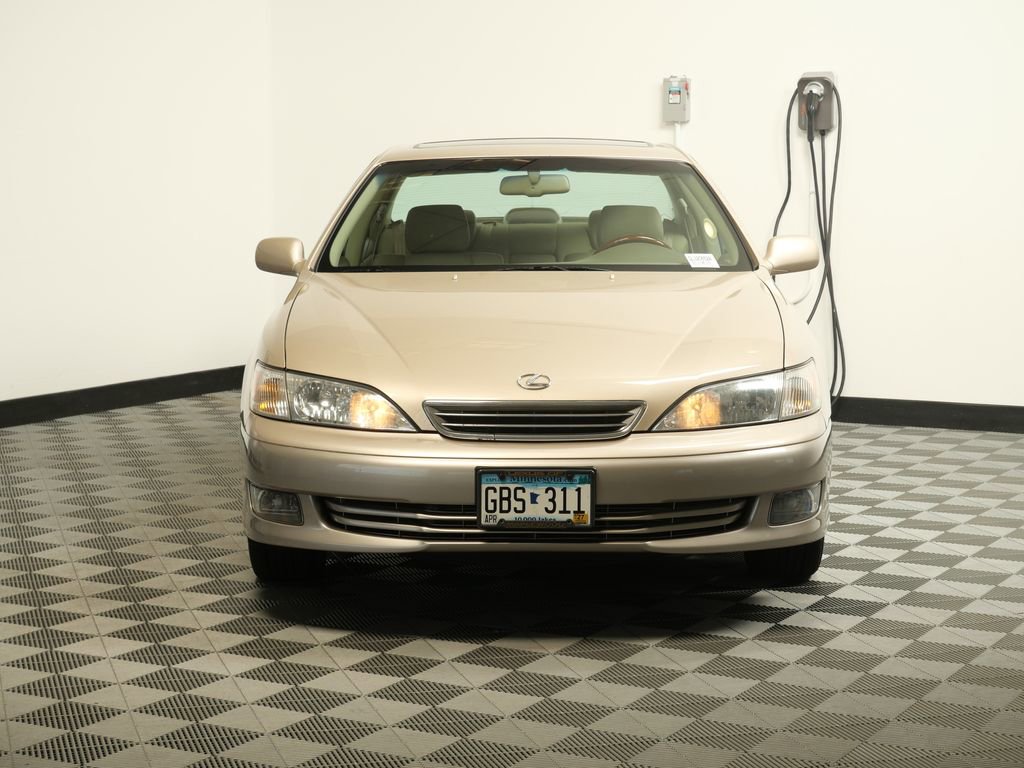 Used 2001 Lexus ES 330 FWD image 2