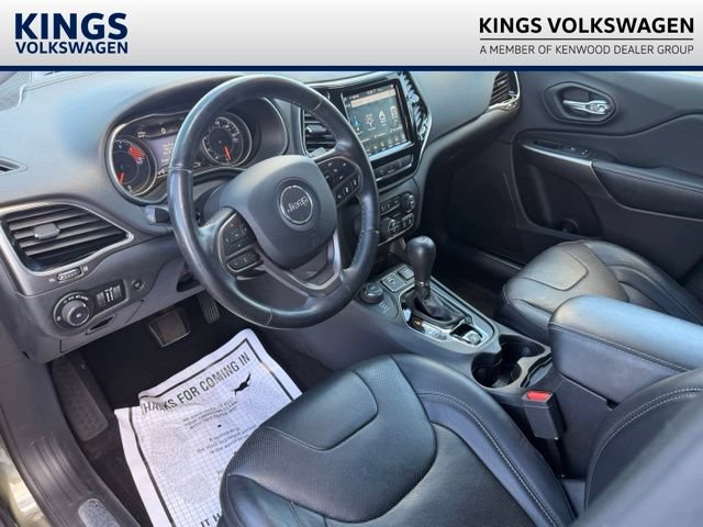 Used 2019 Jeep Cherokee Limited w/ Luxury Group AWD/4WD image 2