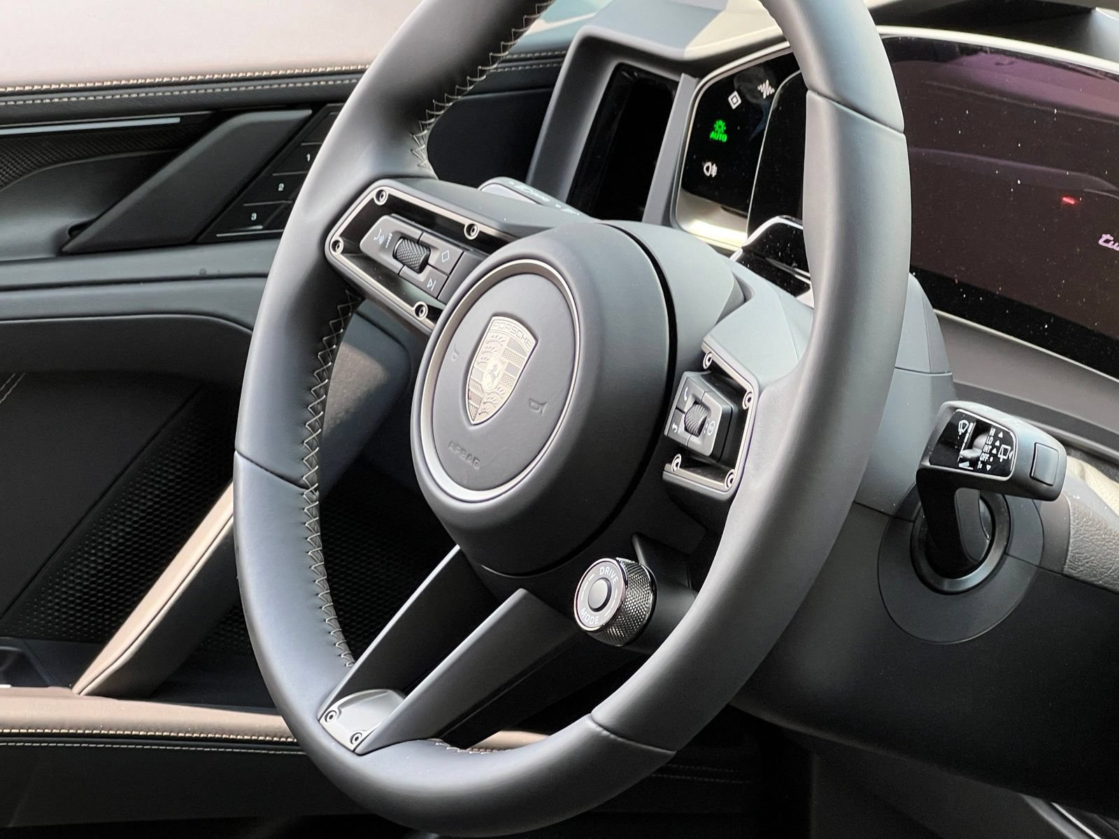 New 2026 Porsche Cayenne Turbo AWD/4WD image 39