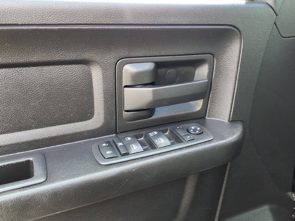 Used 2019 RAM 1500 Express w/ Express Value Package AWD/4WD image 4