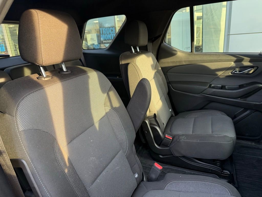 Used 2023 Chevrolet Traverse LT w/ Rear Camera Mirror Package image 23