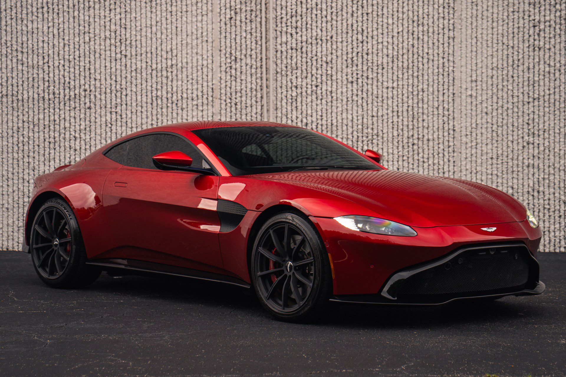 Used 2019 Aston Martin V8 Vantage Coupe RWD image 8