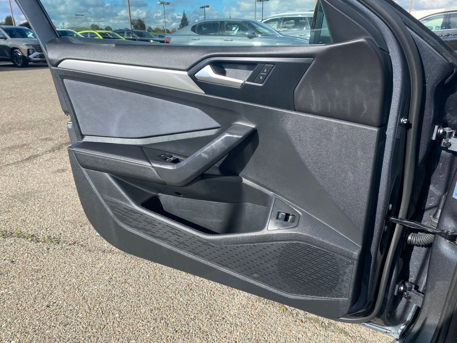 Used 2025 Volkswagen Jetta SE image 20