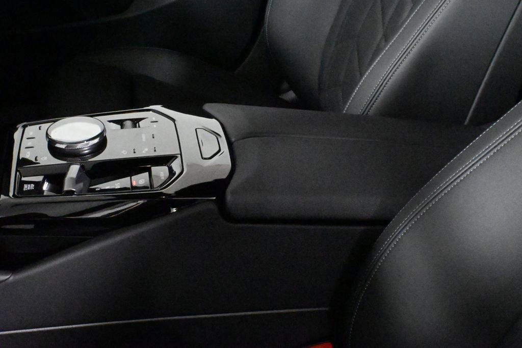 Used 2026 BMW 530i xDrive w/ Premium Package image 27