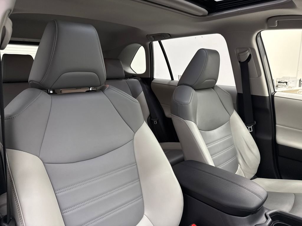 Used 2020 Toyota RAV4 XLE Premium image 24
