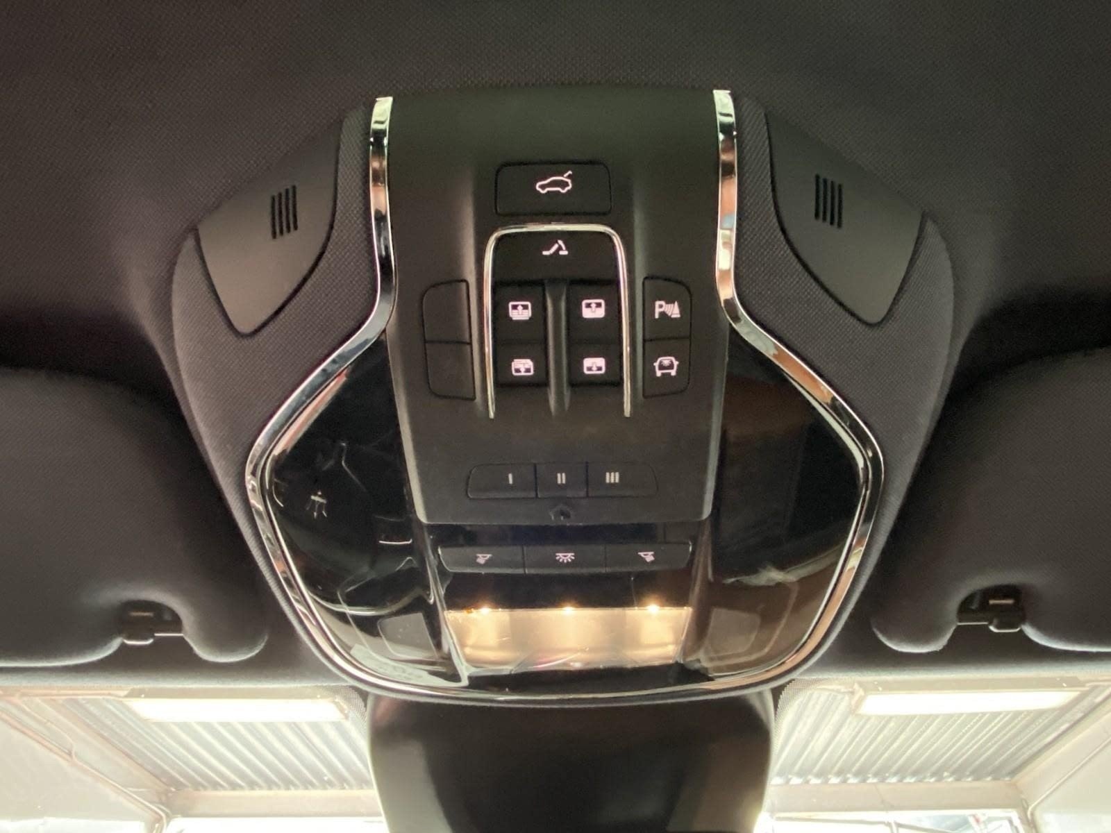 Used 2017 Maserati Levante S AWD/4WD image 29