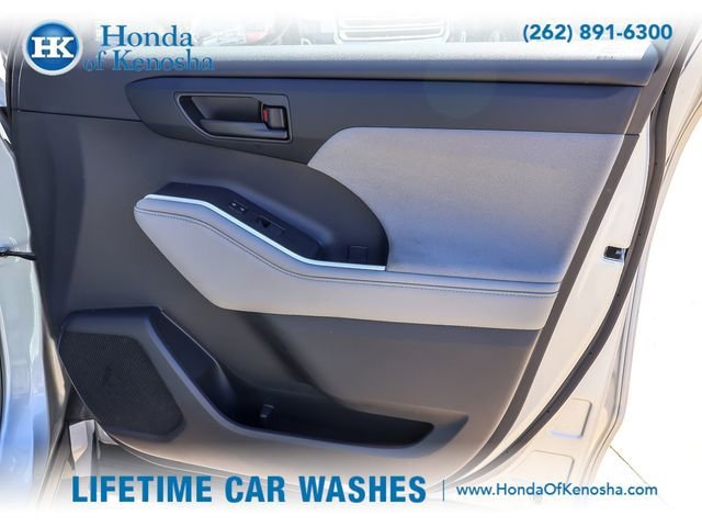 Used 2022 Toyota Highlander LE AWD/4WD image 24