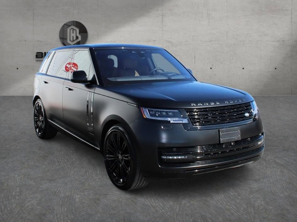 Used 2023 Land Rover Range Rover Long Wheelbase Autobiography image 2