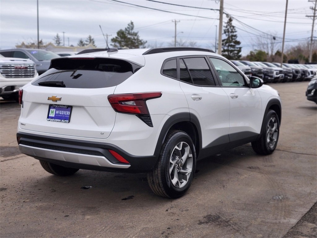 Used 2025 Chevrolet Trax LT w/ Sunroof Package image 5