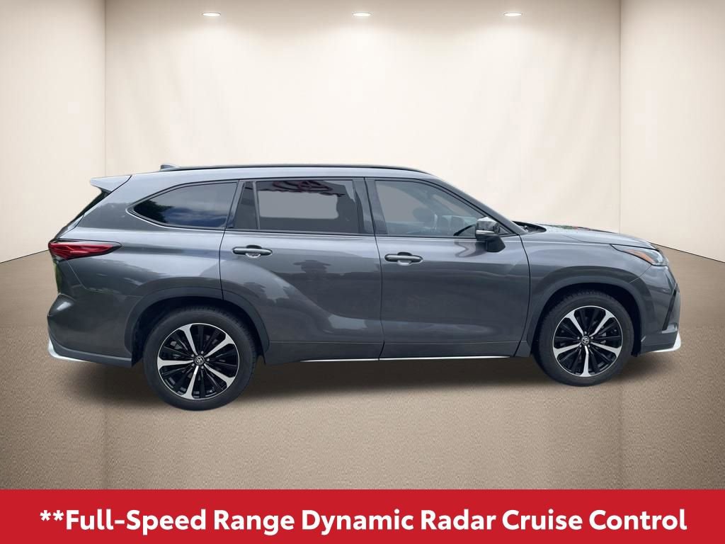 Used 2022 Toyota Highlander XSE FWD image 11