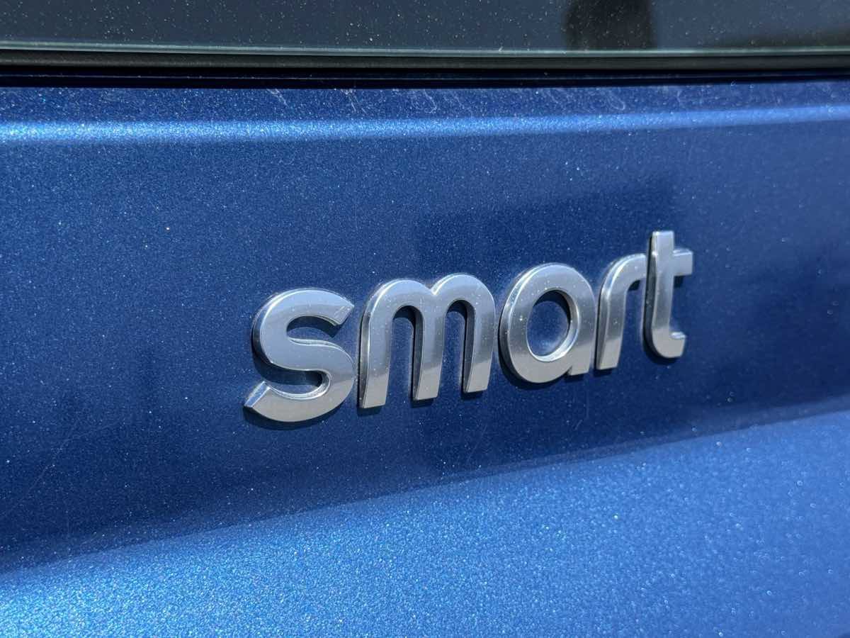Used 2010 smart fortwo passion RWD image 10