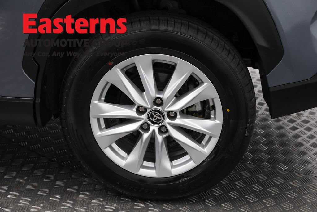 Used 2024 Toyota Corolla Cross LE image 31