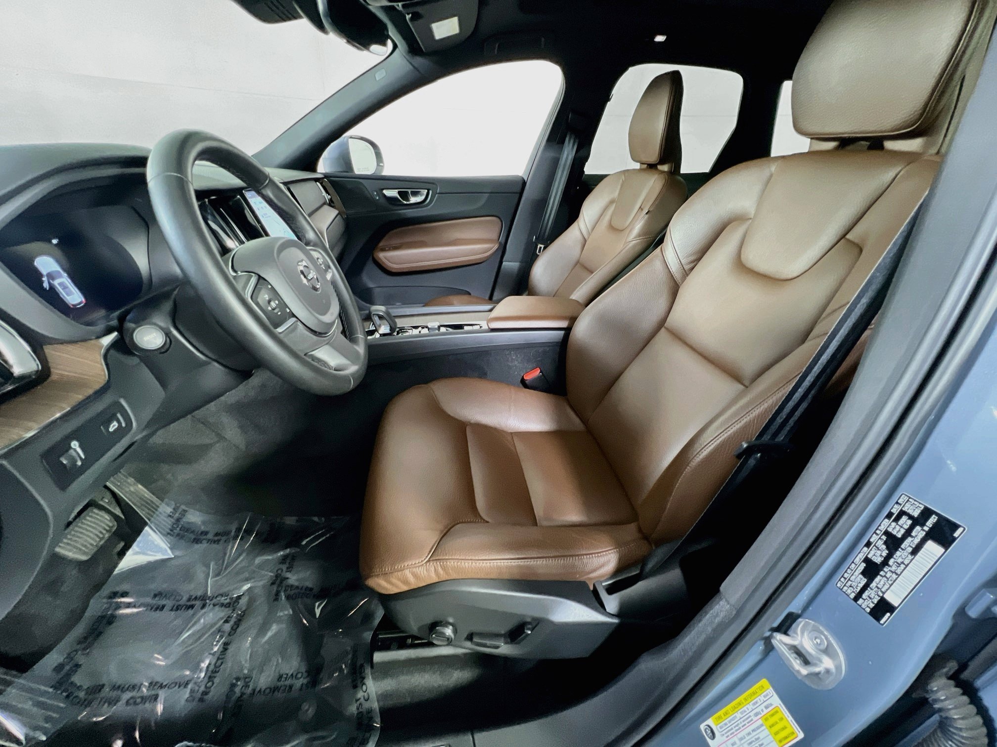 Used 2022 Volvo XC60 B5 Momentum AWD/4WD image 21