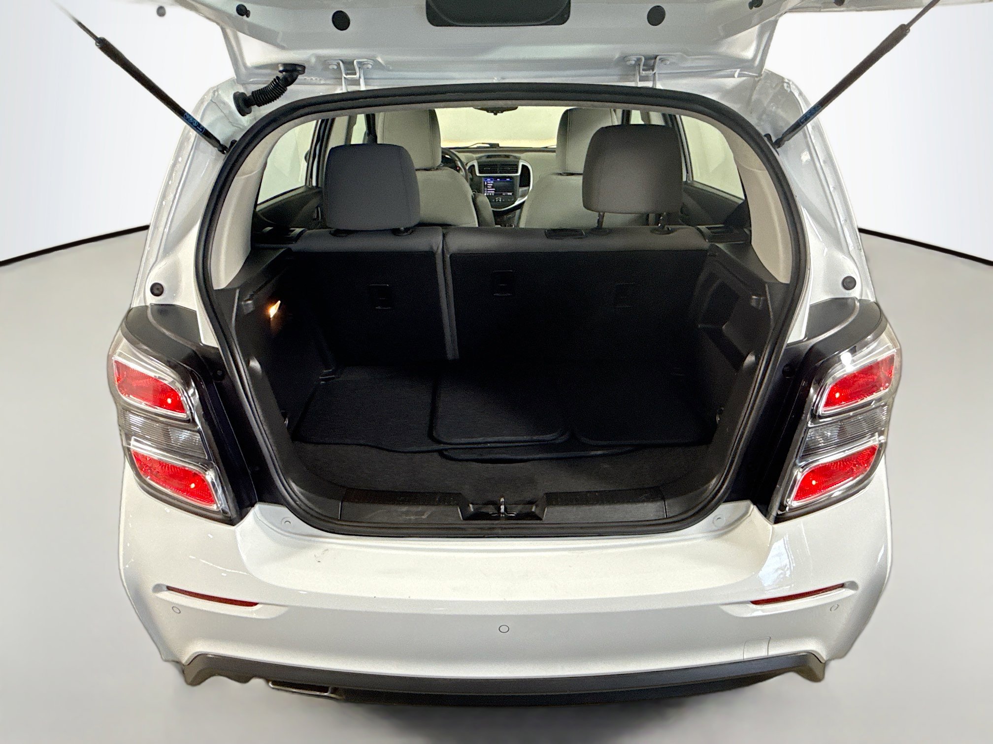 Used 2020 Chevrolet Sonic LT image 35