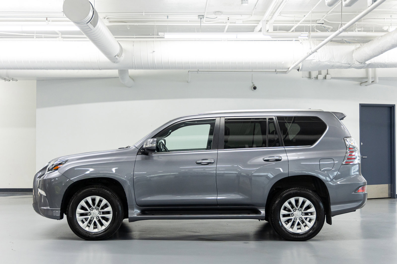 Used 2022 Lexus GX 460 Premium w/ Premium Package AWD/4WD image 2