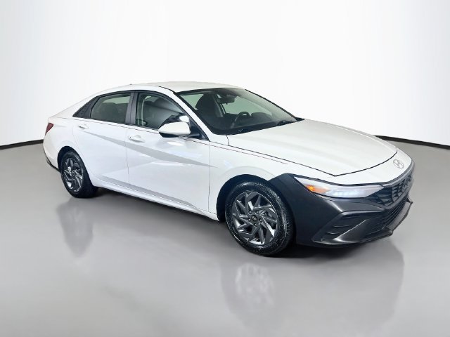 Used 2024 Hyundai Elantra SEL FWD image 21