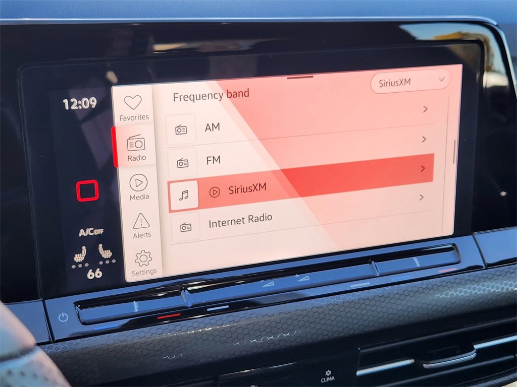 Used 2022 Volkswagen GTI SE image 11