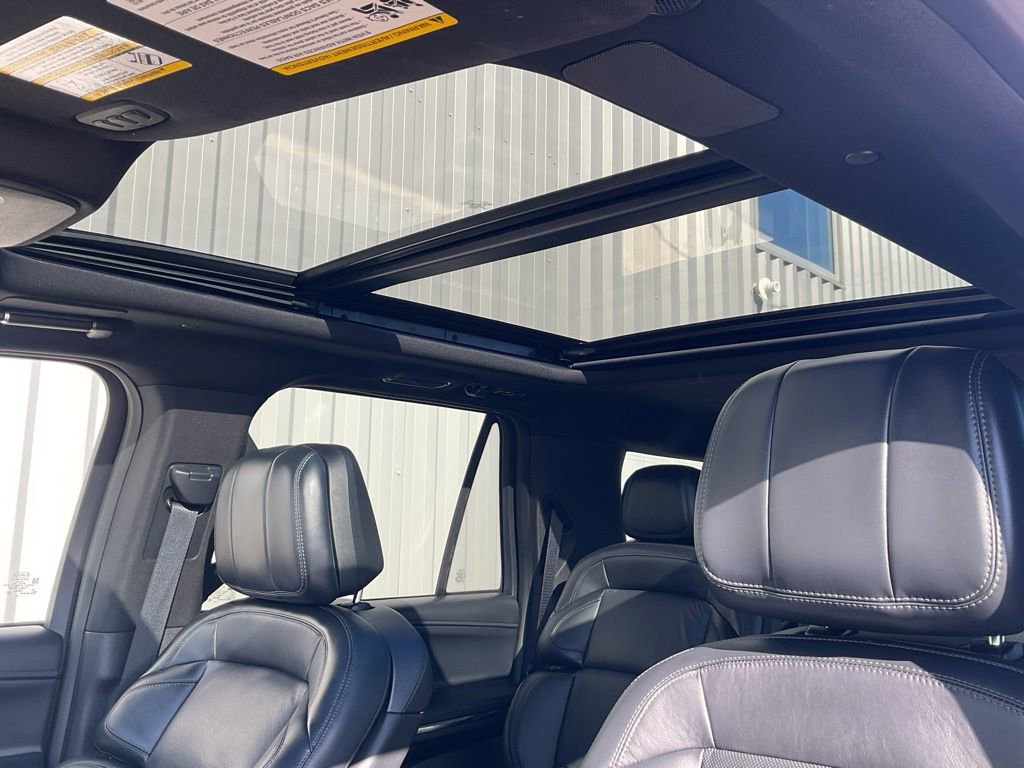 Used 2025 Lincoln Navigator L Reserve w/ Jet Appearance Package image 11