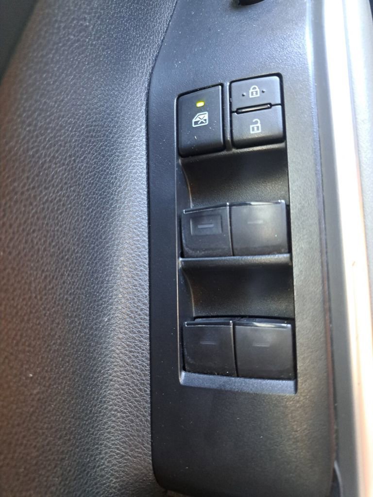 Used 2022 Toyota Highlander LE image 16