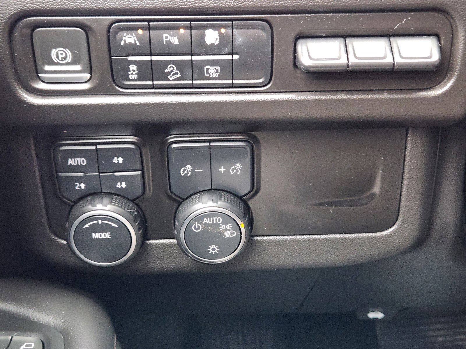 Used 2023 Chevrolet Suburban High Country image 20