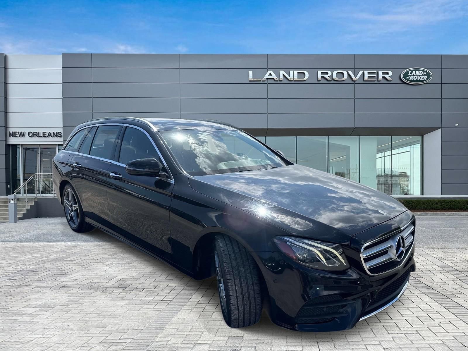 Used 2017 Mercedes-Benz E 400 4MATIC Wagon image 5