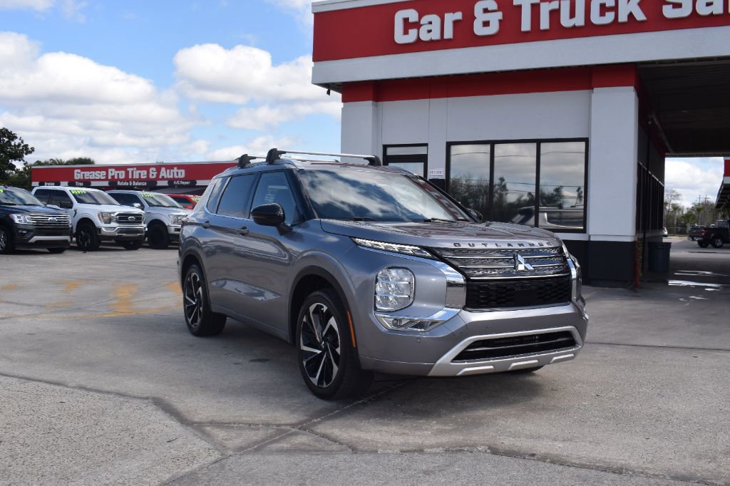 Used 2022 Mitsubishi Outlander SEL image 2