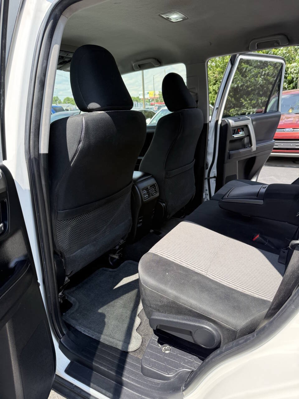 Used 2017 Toyota 4Runner SR5 AWD/4WD image 32