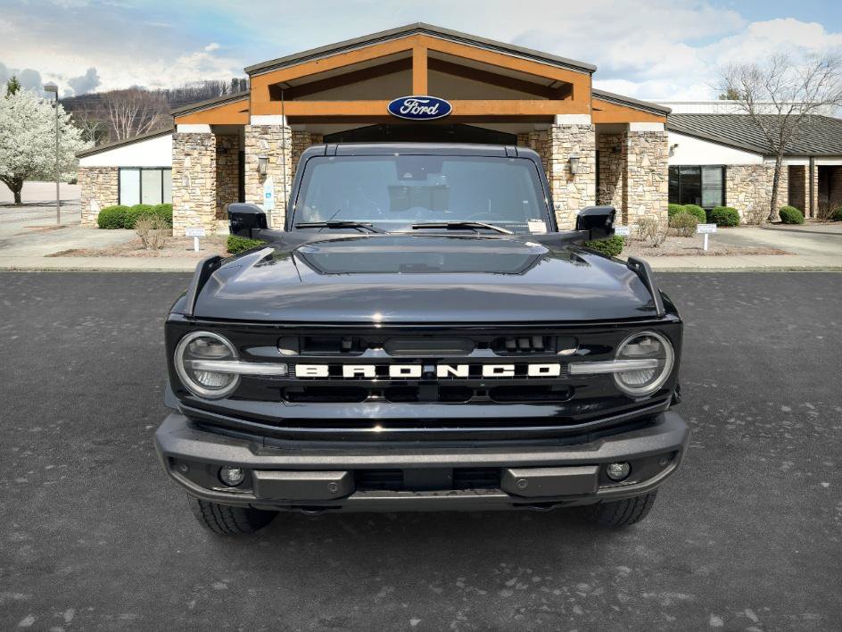 Used 2024 Ford Bronco Outer Banks AWD/4WD image 2