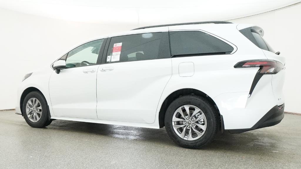 New 2026 Toyota Sienna XLE FWD image 13