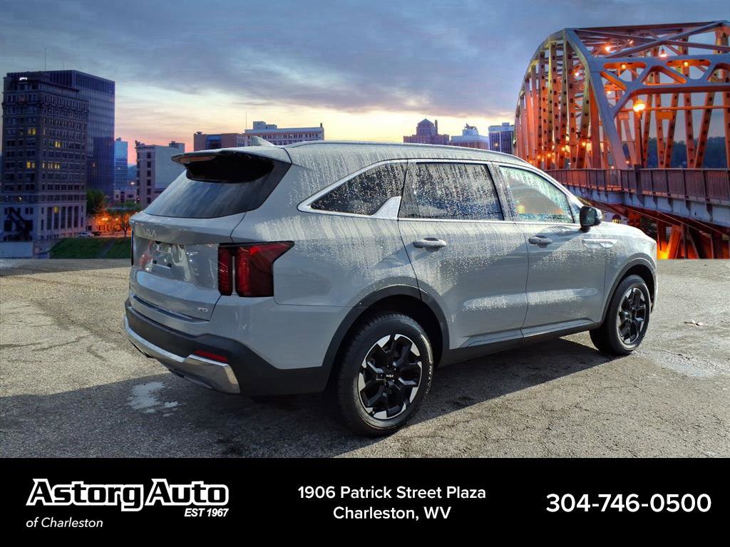 Used 2024 Kia Sorento S w/ Panoramic Sunroof Package image 3