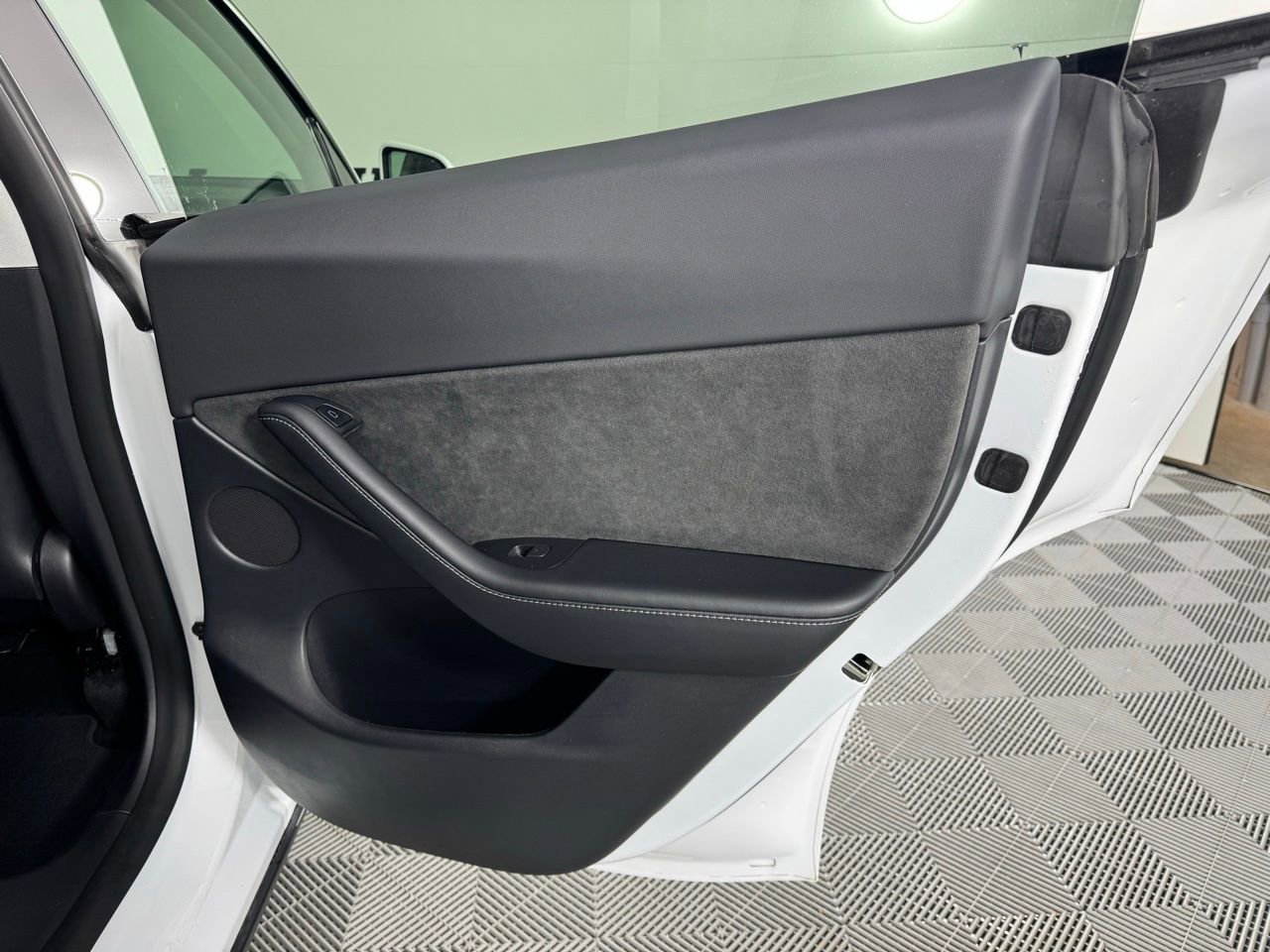 Used 2022 Tesla Model Y Long Range image 20