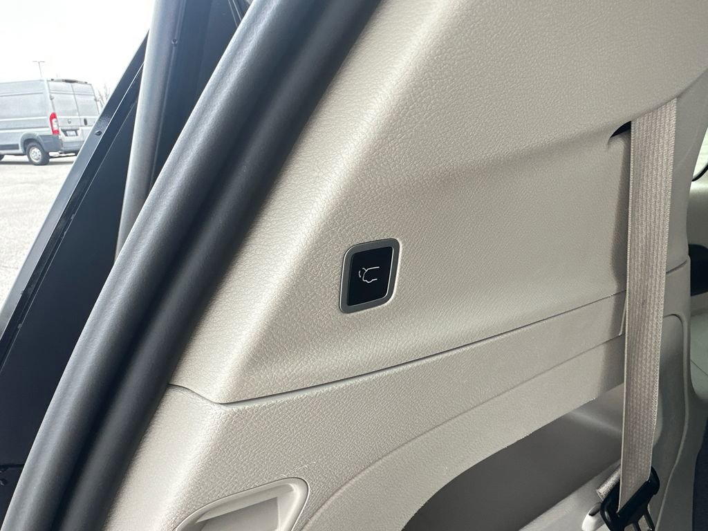 Used 2024 Chrysler Pacifica Touring-L image 35