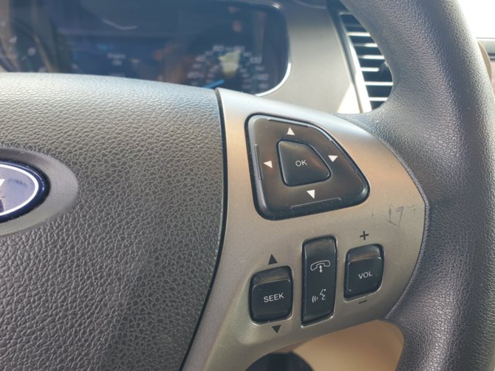 Used 2014 Ford Taurus SE FWD image 18