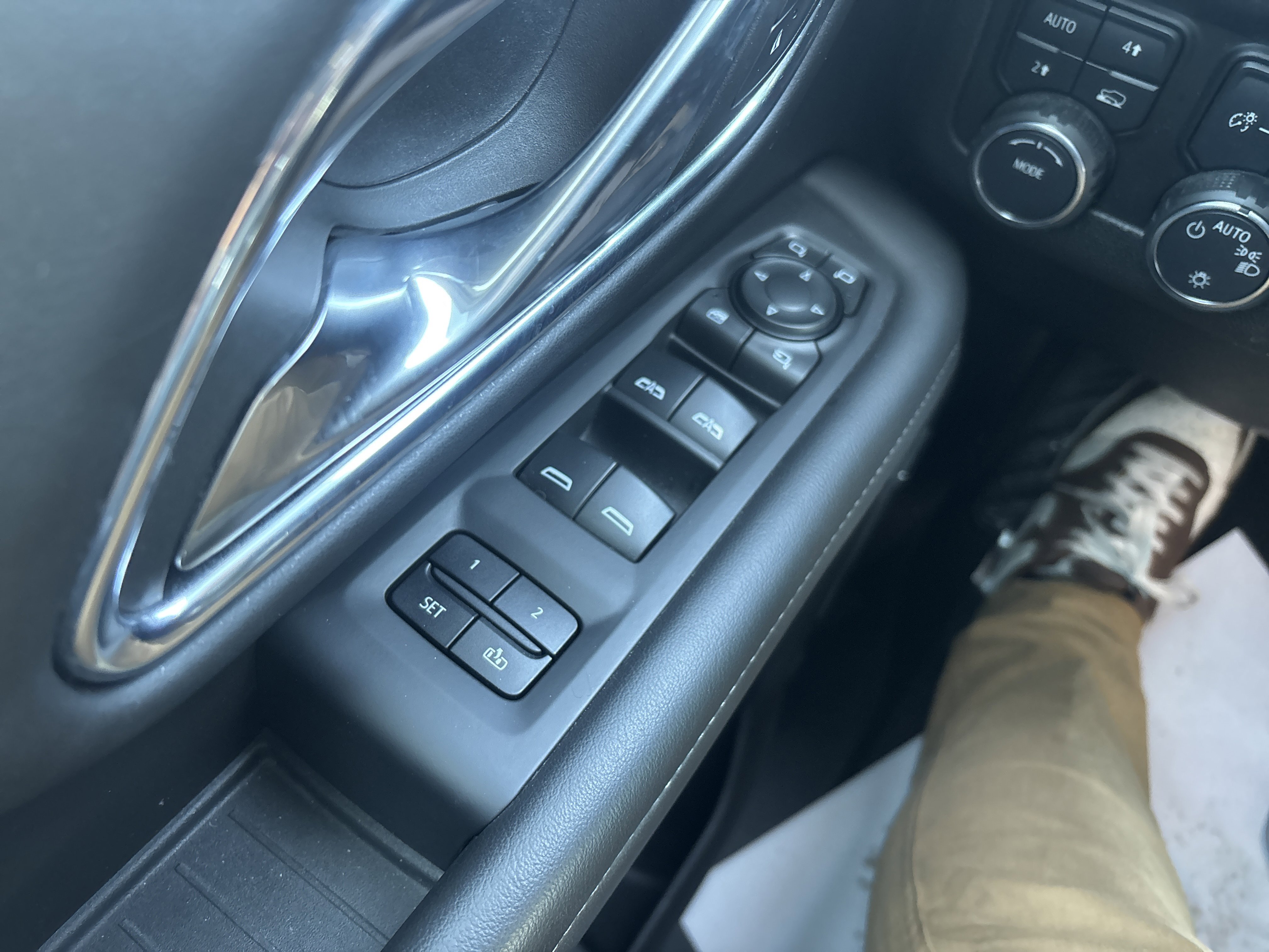 Used 2023 Chevrolet Tahoe LT w/ Luxury Package image 18