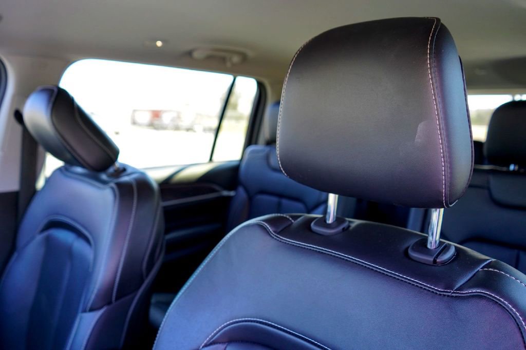 Used 2023 Jeep Grand Cherokee L Limited image 9