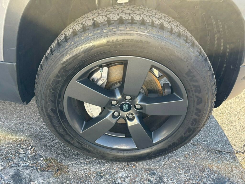 Used 2024 Land Rover Defender 110 S image 8