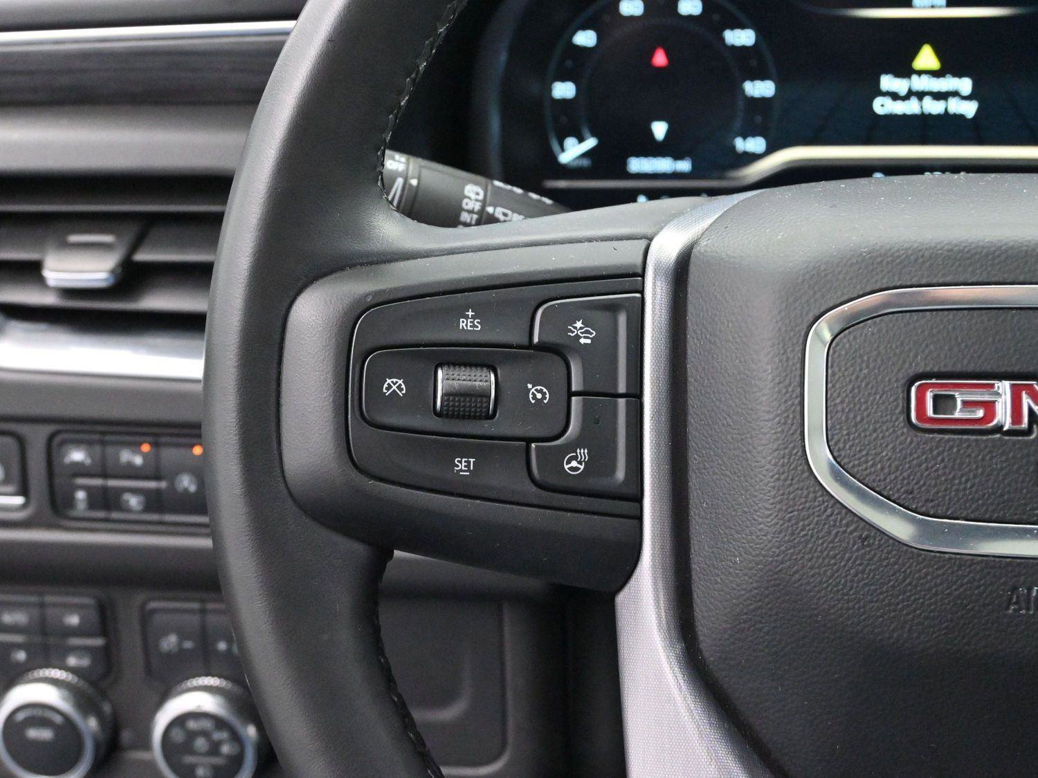 Used 2023 GMC Yukon SLT w/ SLT Premium Package image 17