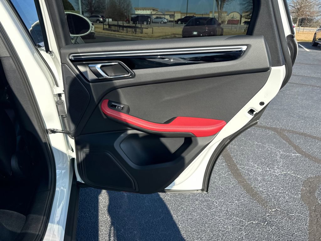 Used 2022 Porsche Macan Base image 16