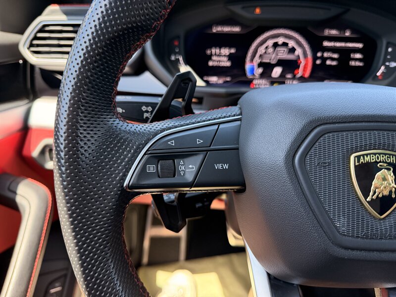 Used 2021 Lamborghini Urus AWD/4WD image 41