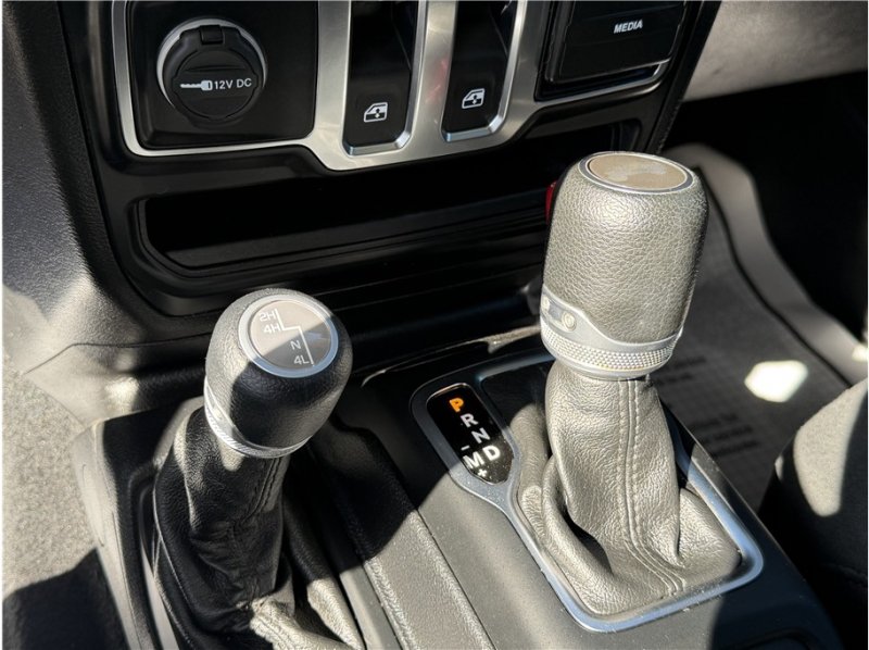 Used 2020 Jeep Wrangler Sport AWD/4WD image 36