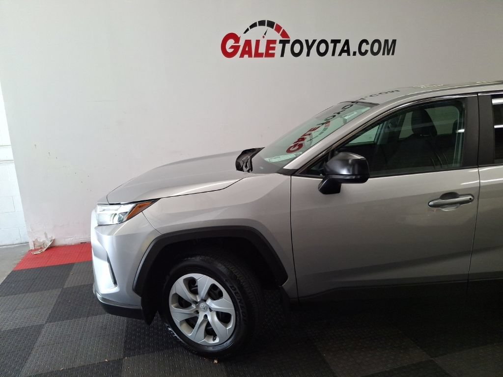 Used 2024 Toyota RAV4 LE AWD/4WD image 5