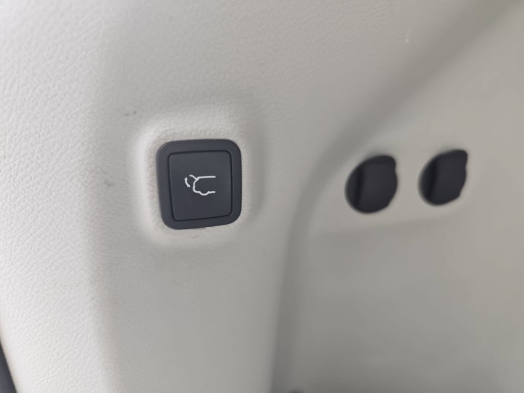 Used 2020 Jeep Cherokee Limited AWD/4WD image 17
