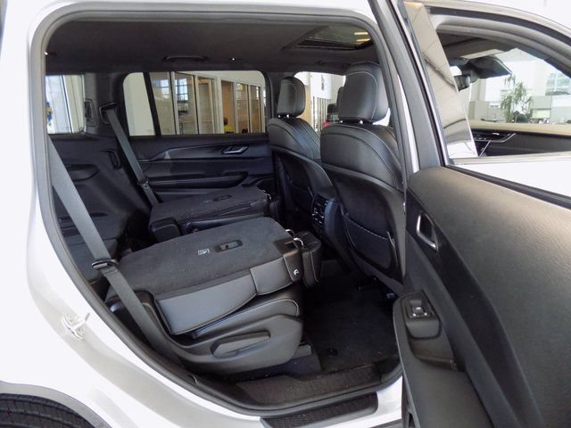 New 2024 Jeep Grand Cherokee L Altitude AWD/4WD image 31