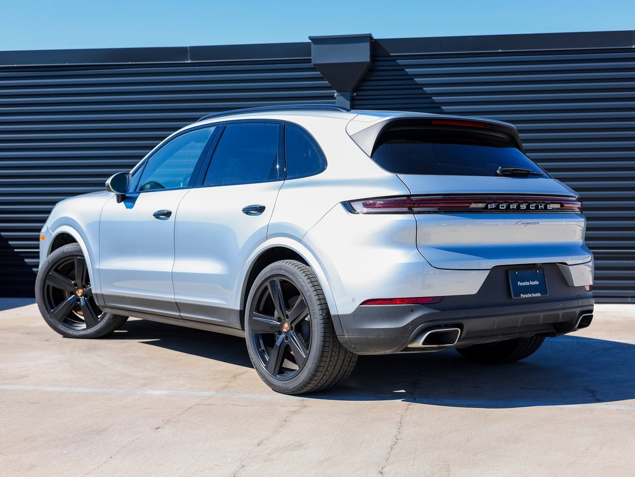 Certified 2025 Porsche Cayenne image 3