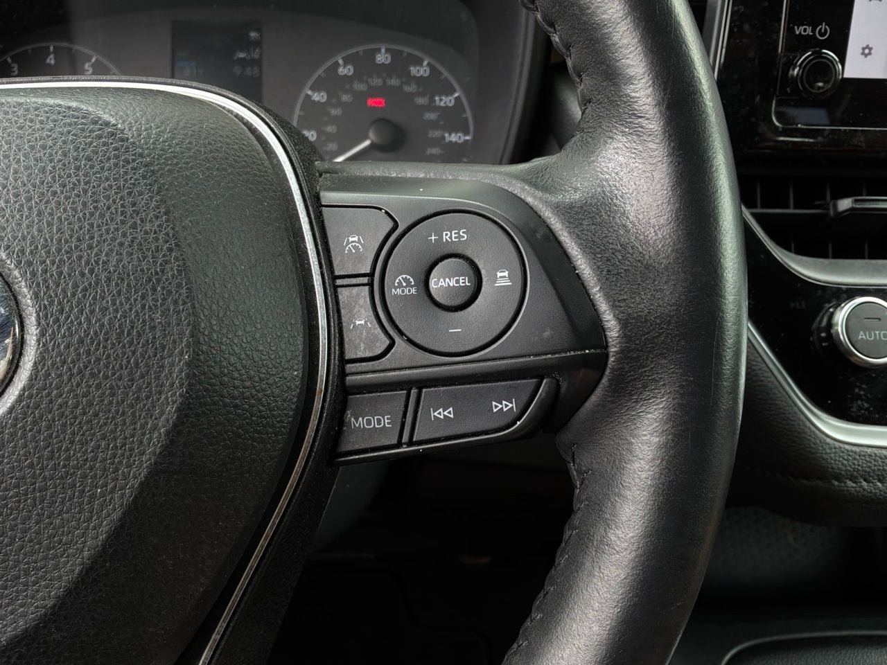 Used 2024 Toyota Corolla SE image 32
